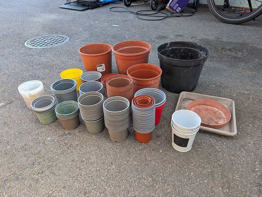 Vasi in plastica di varie dimensioni