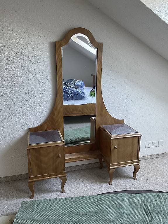 Frisiertisch (Schminktisch oder Toilettentisch)