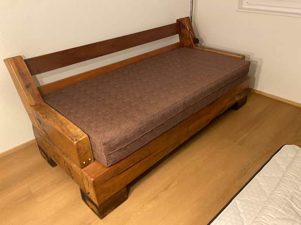 Bettsofa mit Matratze aus massiver Eiche