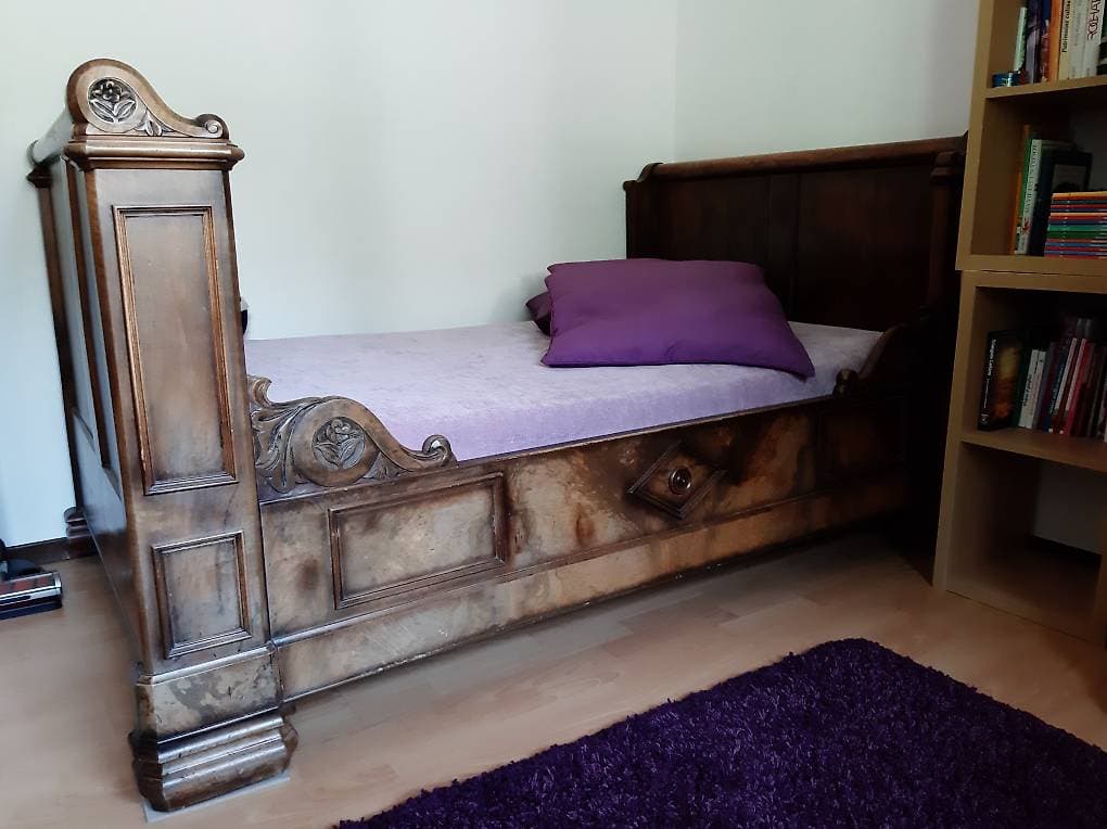 Lit avec matelas à donner