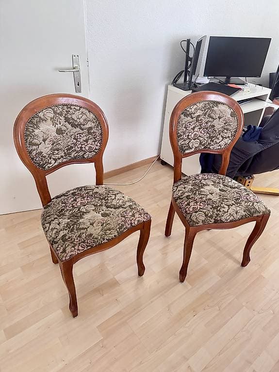 4 Stühle zu verschenken