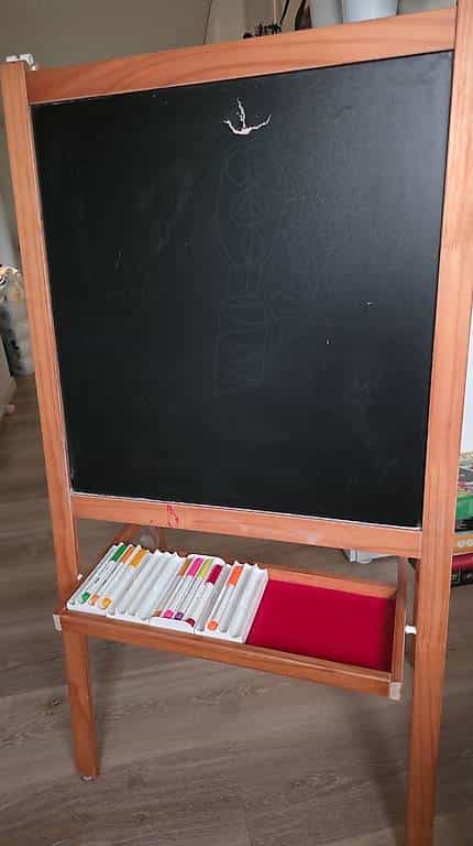 Wandtafel mit Stiften