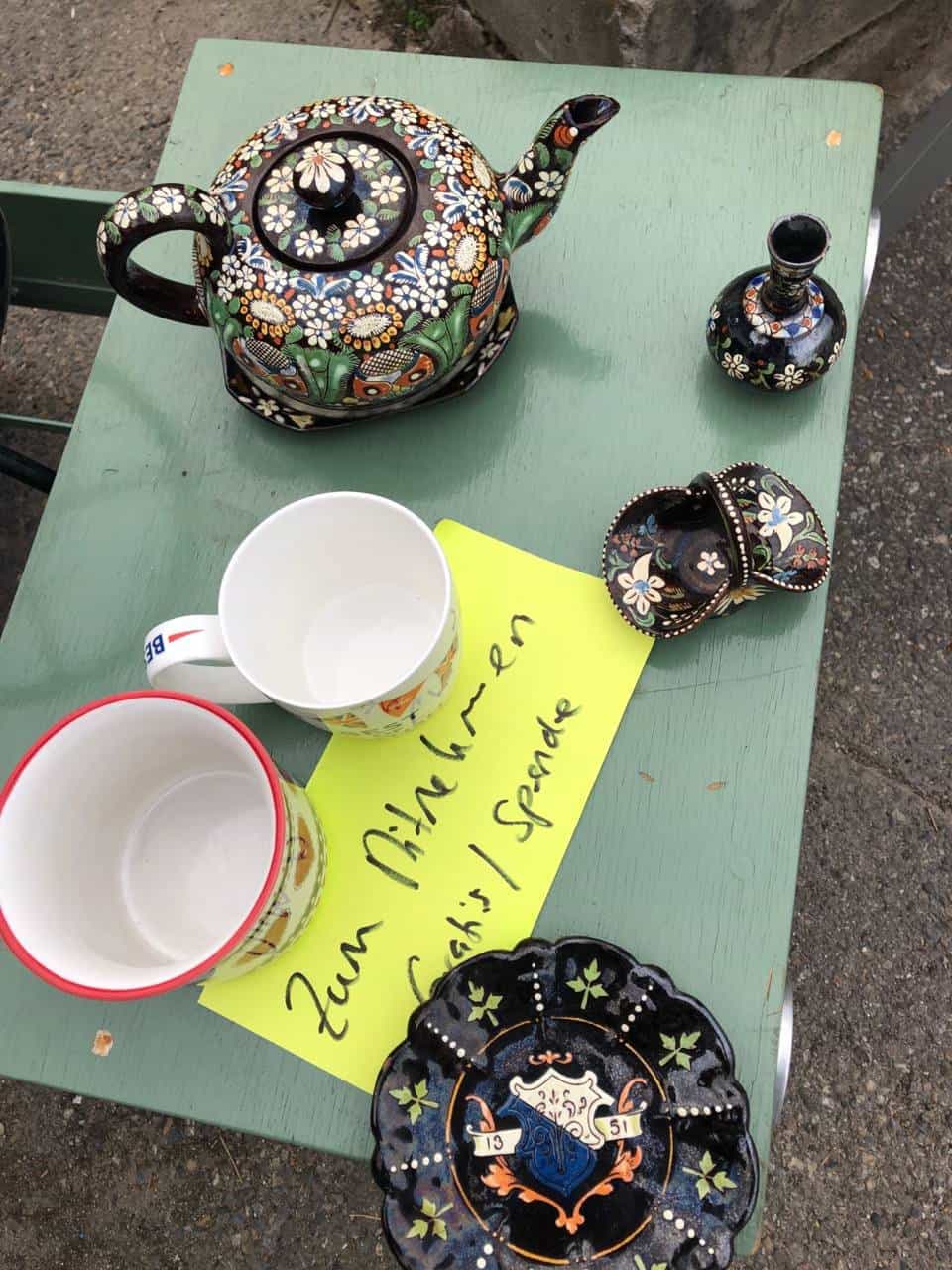 Dekorative Keramikteeservice zu verschenken