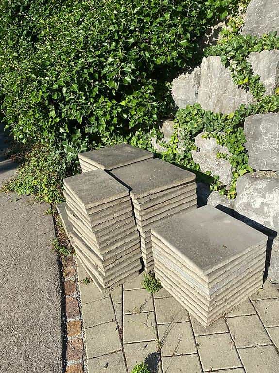 Gartenplatten zu verschenken, nur Abholung, ca. 200 Stück