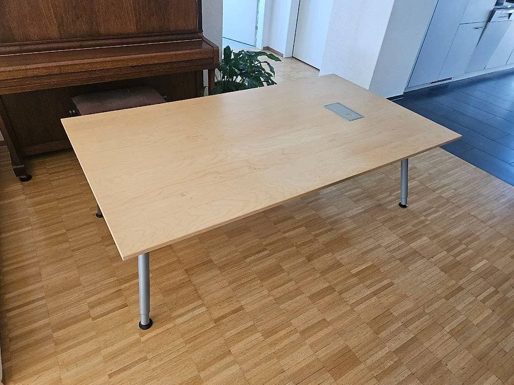 Gratis - Höhenverstellbarer Tisch (110x195cm)