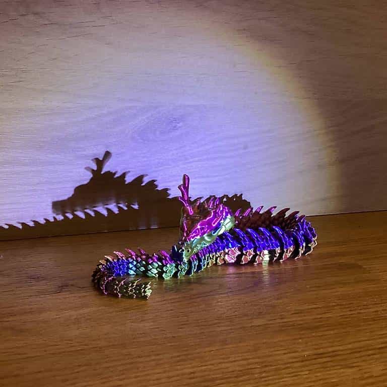 Farbiger Drache, beweglich