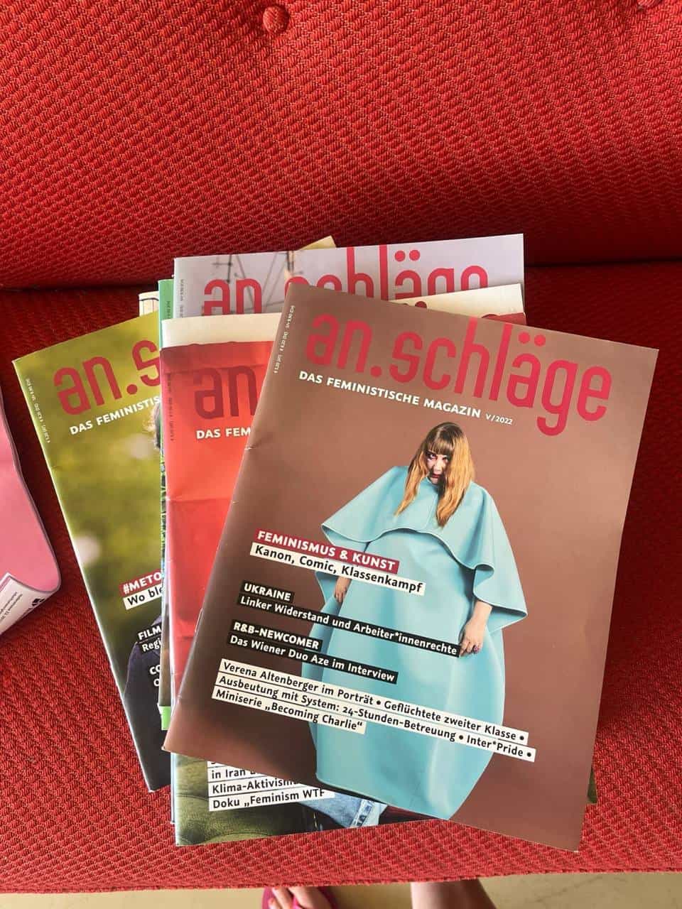 Riesen Stapel alte Anschläge Magazine