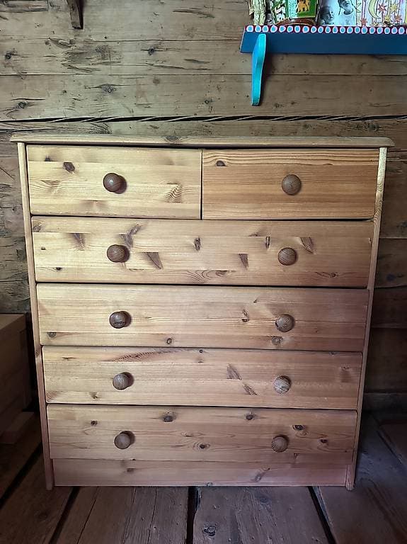 Schöner kleiner Schrank
