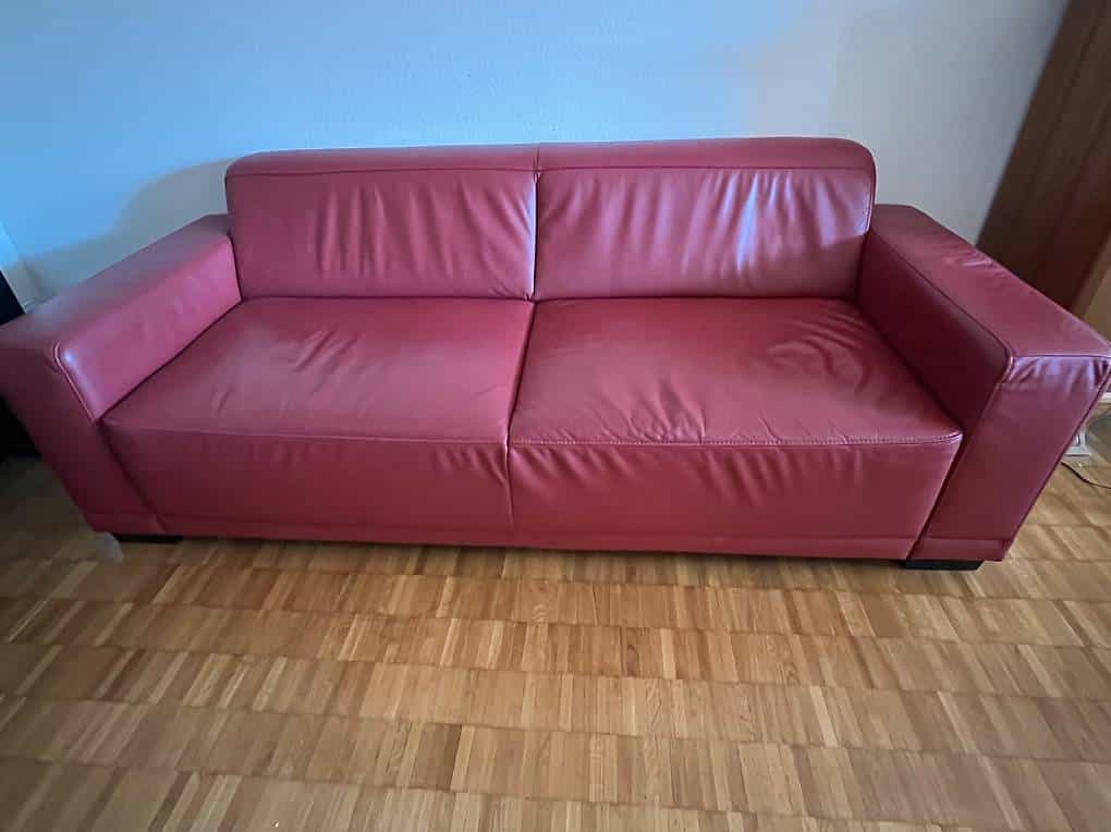 Rotes Sofa gratis abzugeben