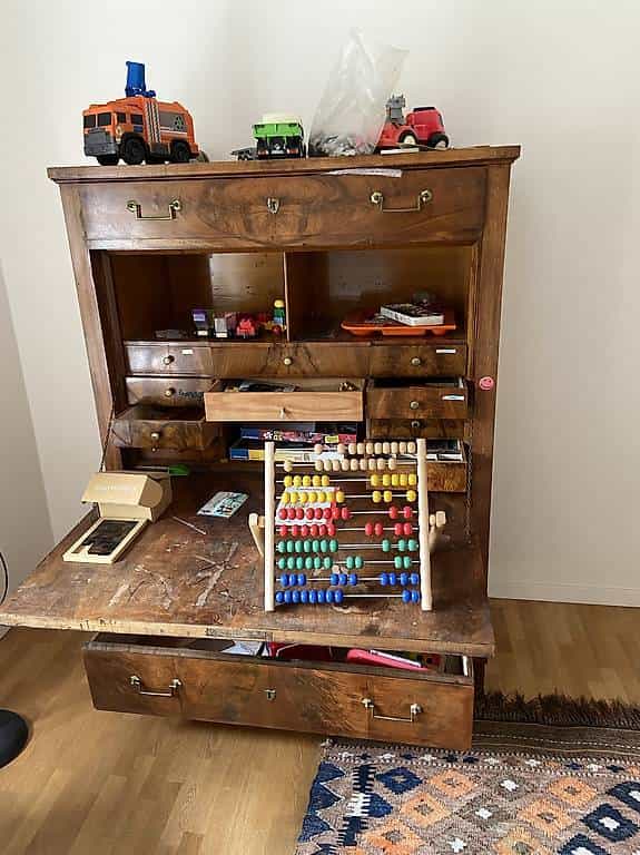 Jeux, jouets, puzzle, boulier, crayons, peinture...