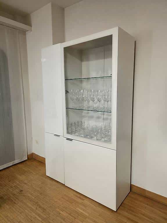 Schrank mit Vitrine