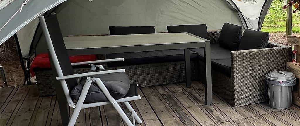 Rattan Lounge mit Tisch