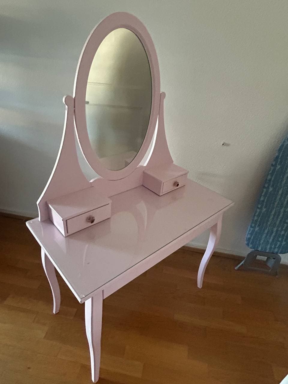 Rosa Schminktisch gratis