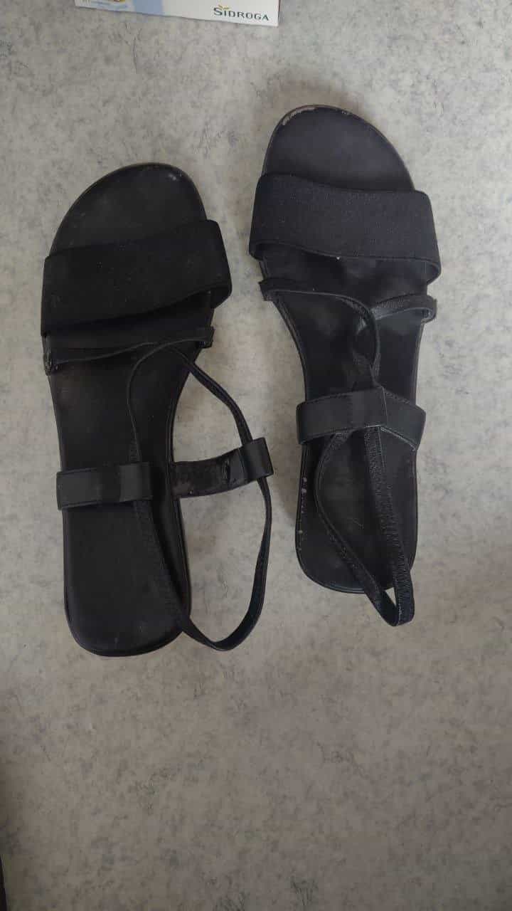 Schwarze Sandalen Größe 40