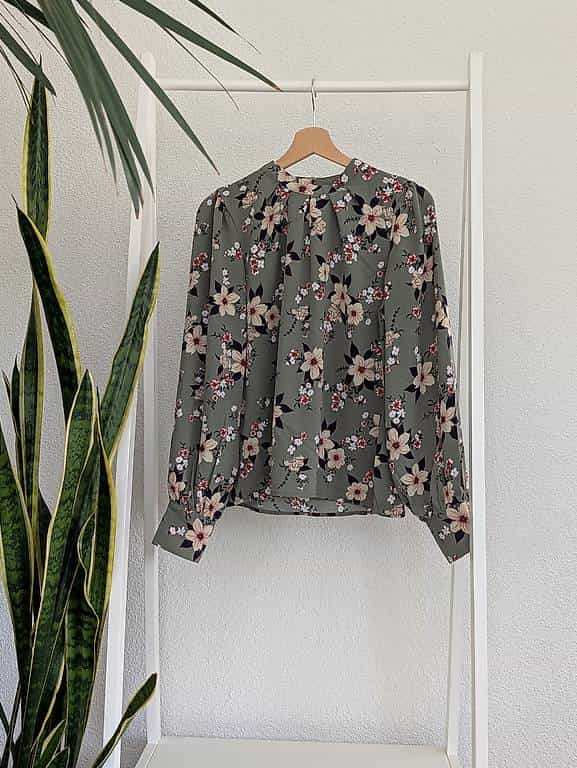 Bluse mit Blumen - Vila - Gr. M