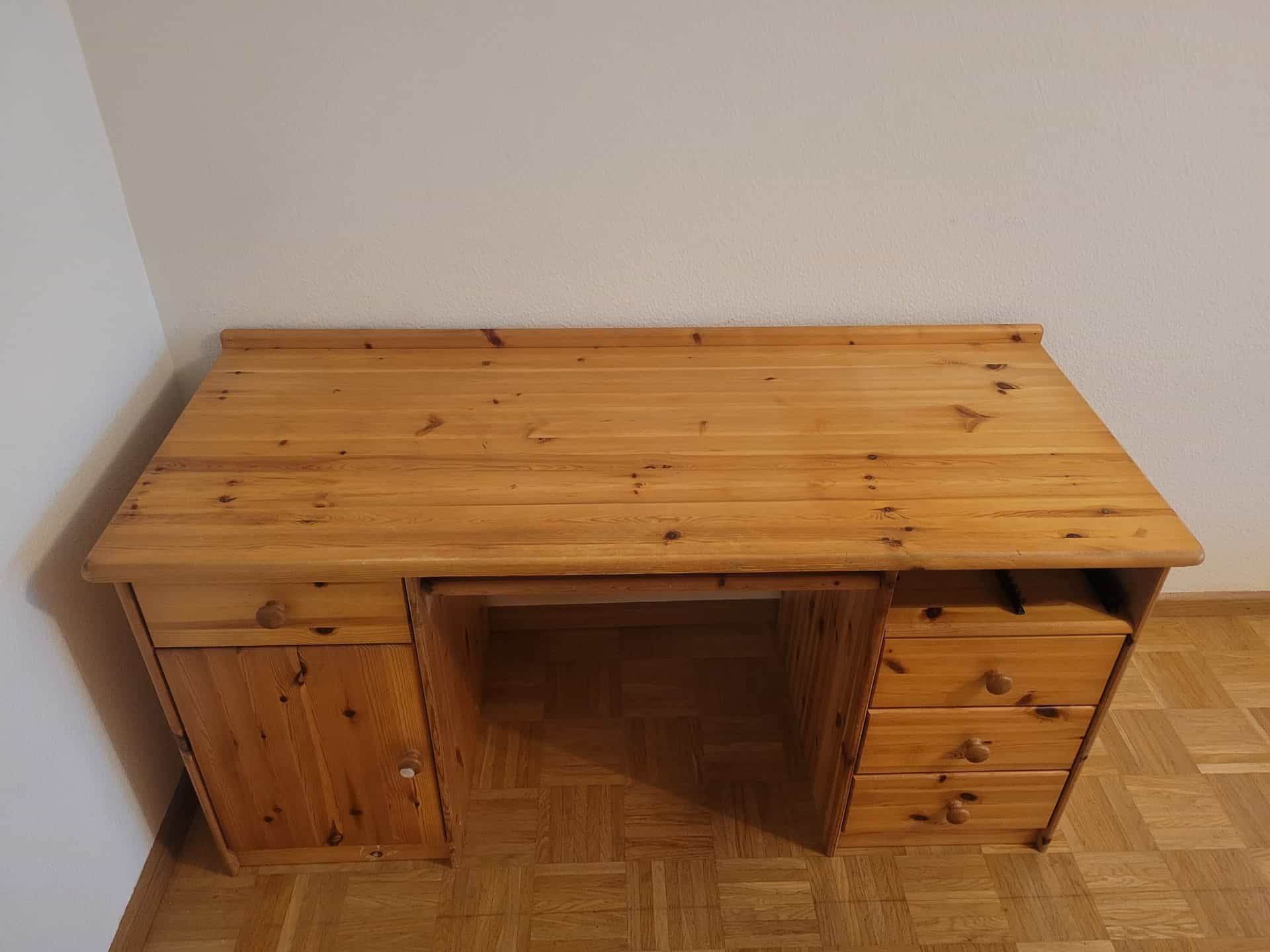 Schreibtisch