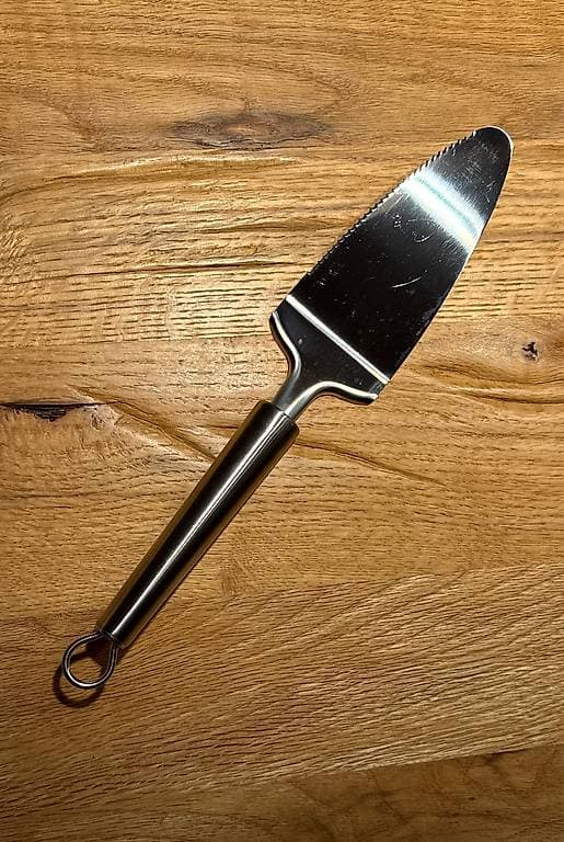 Tortenheber mit Klinge