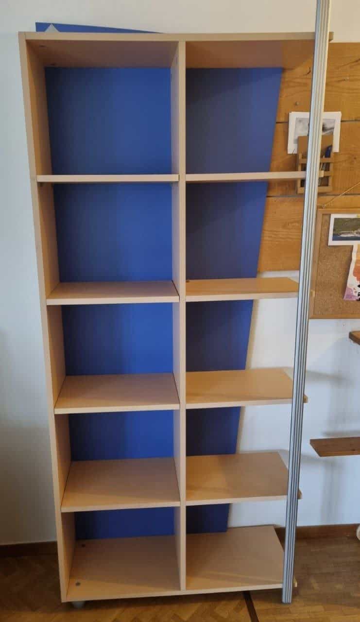 Bibliothèque en bois clair