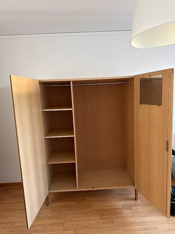 Kleiderschrank