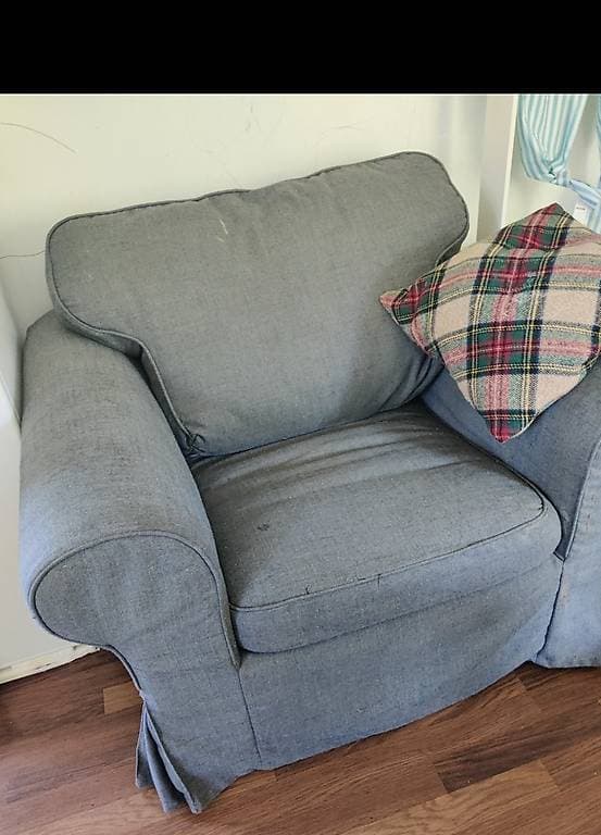 2 fauteuils, à venir chercher à Savigny
