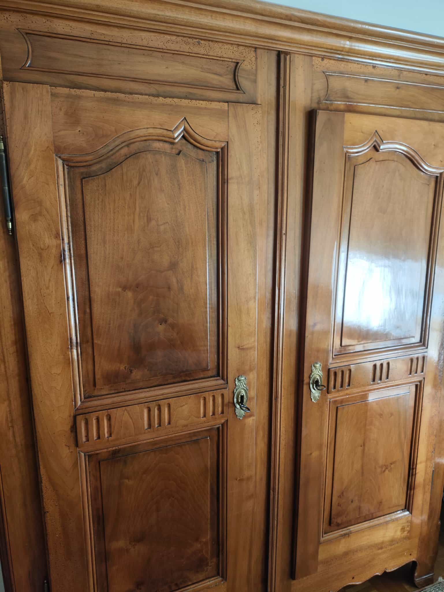 Grande armoire ancienne