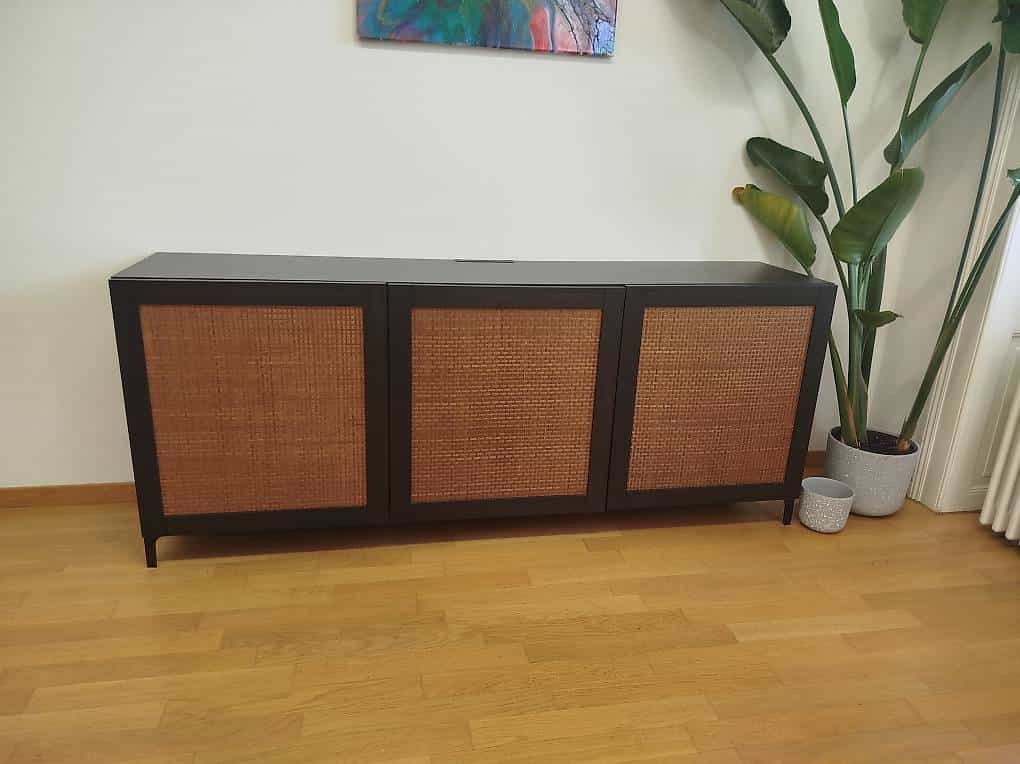 Sideboard, Tisch, Stühle neuwertig, gratis