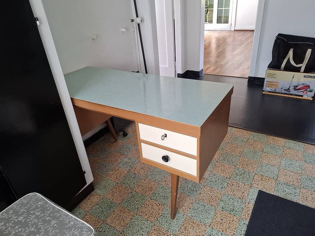 Bureau vintage à donner