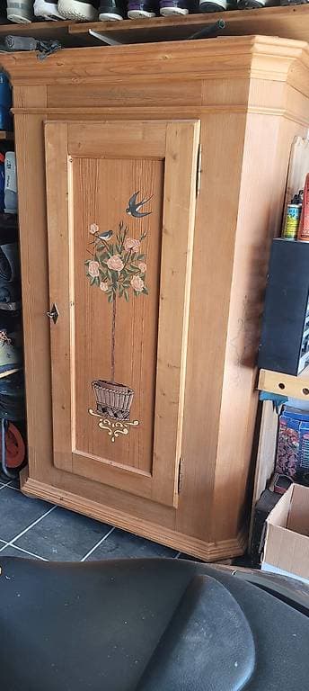 Armoire en bois massif