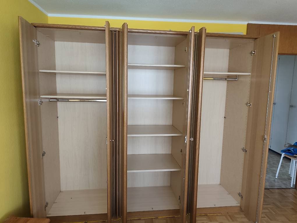 Kleiderschrank