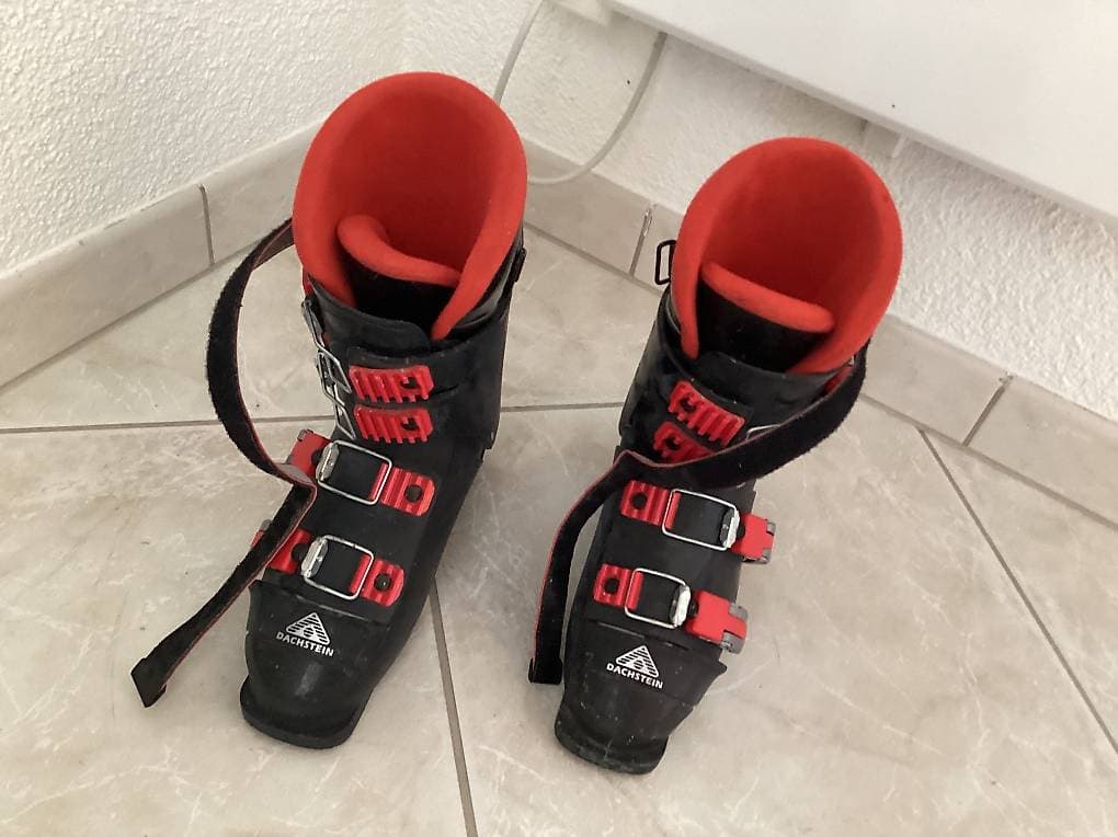 Verschenke 2 Paar Skischuhen, 1 für Frauen40 u 1 für Männer