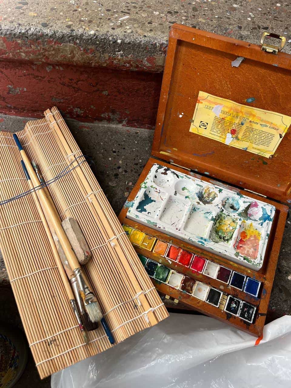 Aquarell Malset mit Pinseln und Farben