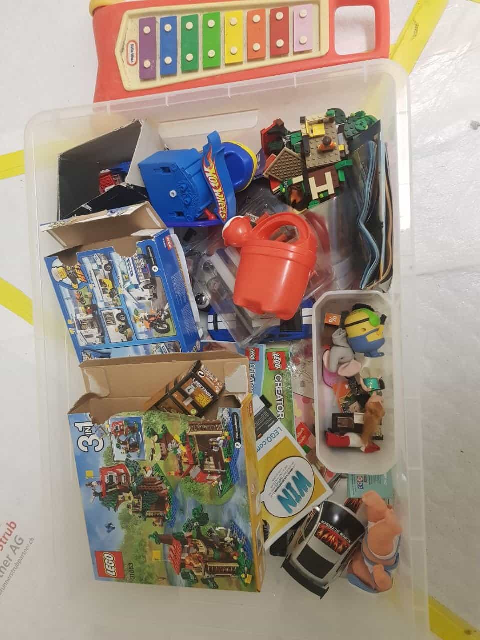 Kinderspielzeuge gemischt