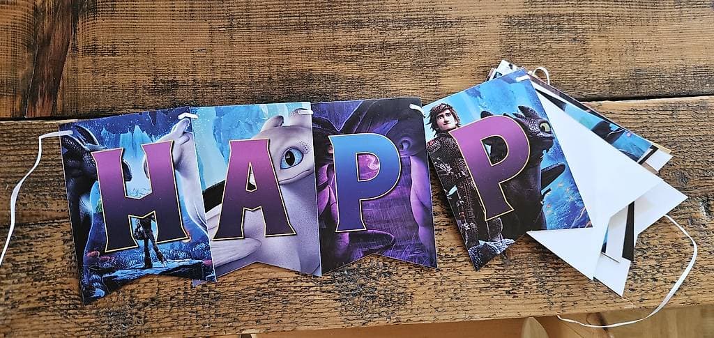 Happy Birthday-Banner und Kuchendeko