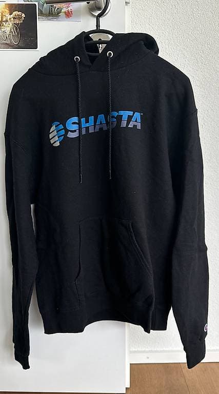 Schwarzer Hoodie