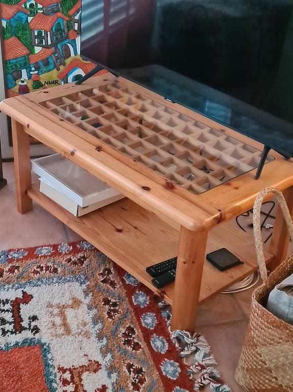 BOIS PIN Table basse en très bon état