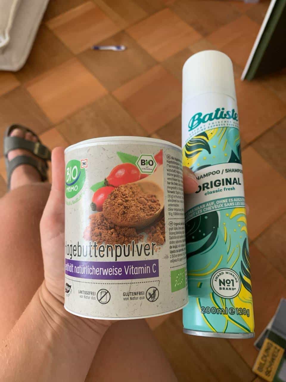 Trockenshampoo und Hagebuttenpulver