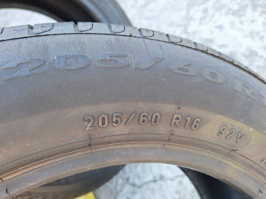 4 Sommerpneu 205/60-16