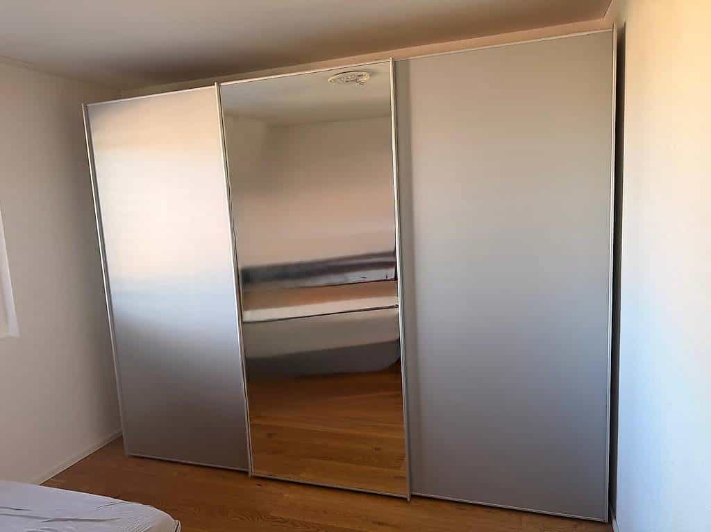 Kleiderschrank