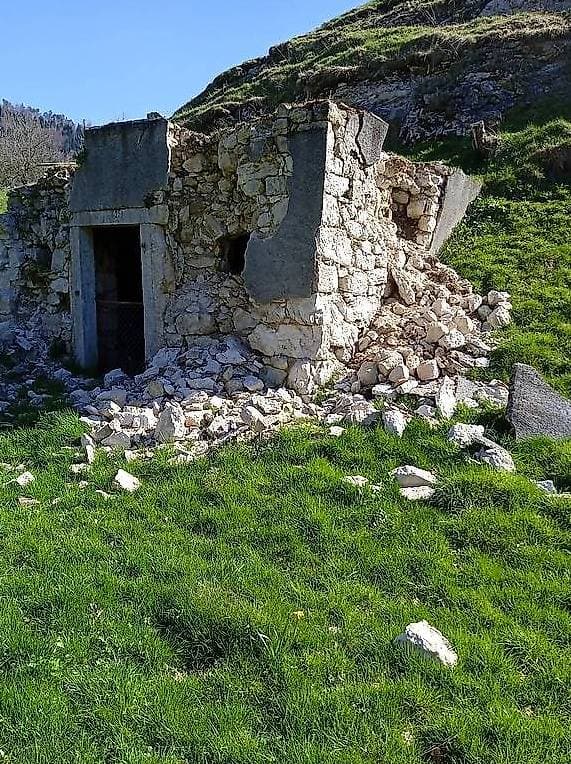 Pierres diverses, blocs de pierre / Div. Steine, Jurakalk