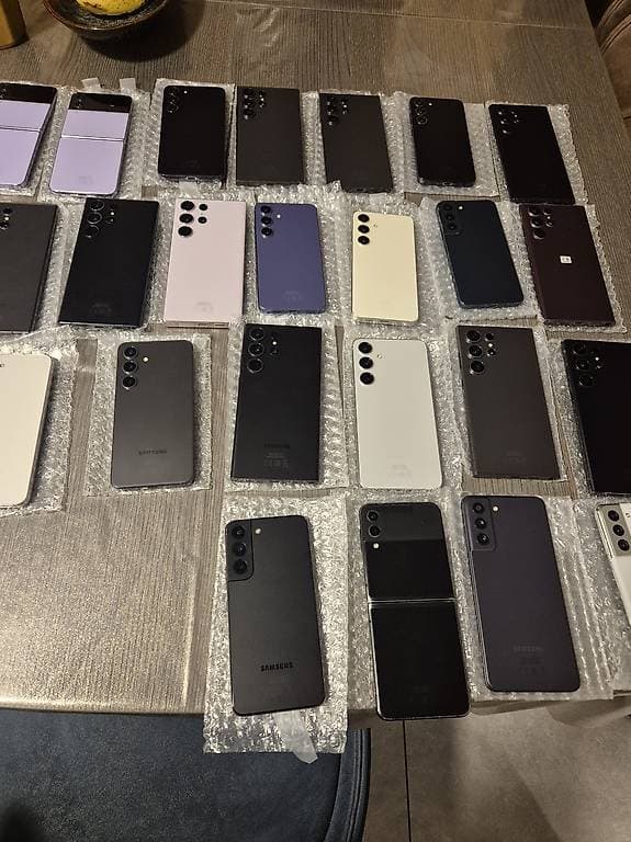 Lot téléphone samedi ultra 24 23 22