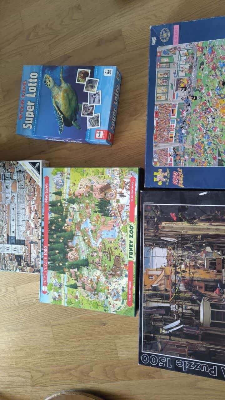 Verschiedene Puzzles und Lotto