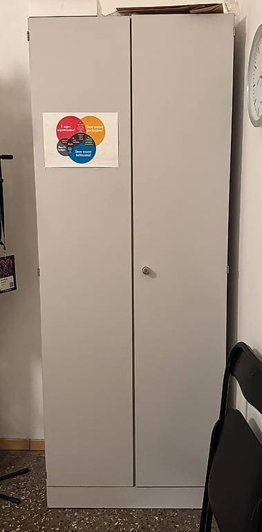 2x Armadio grigio con ripiani