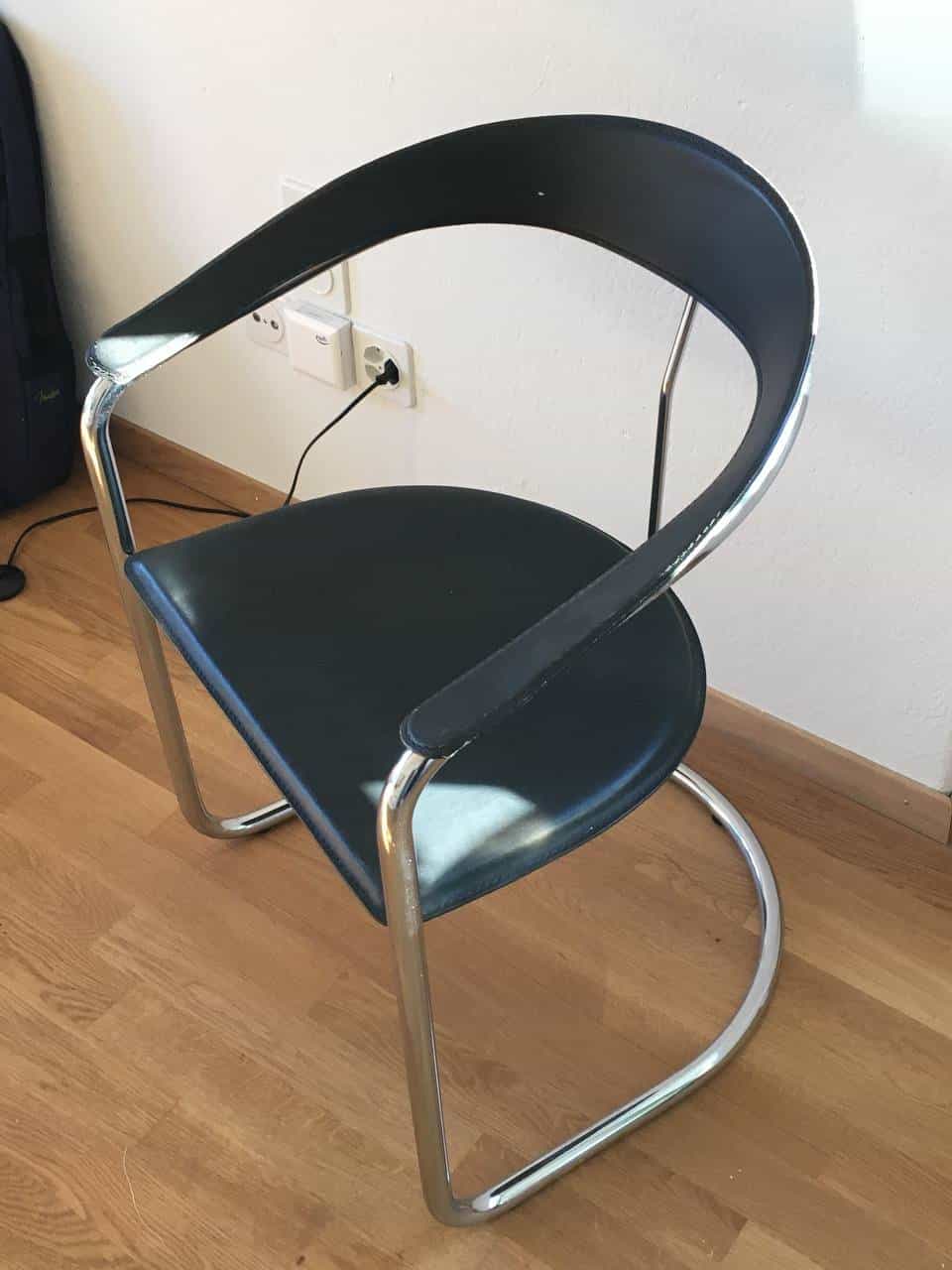3 Stühle mit Armlehnen