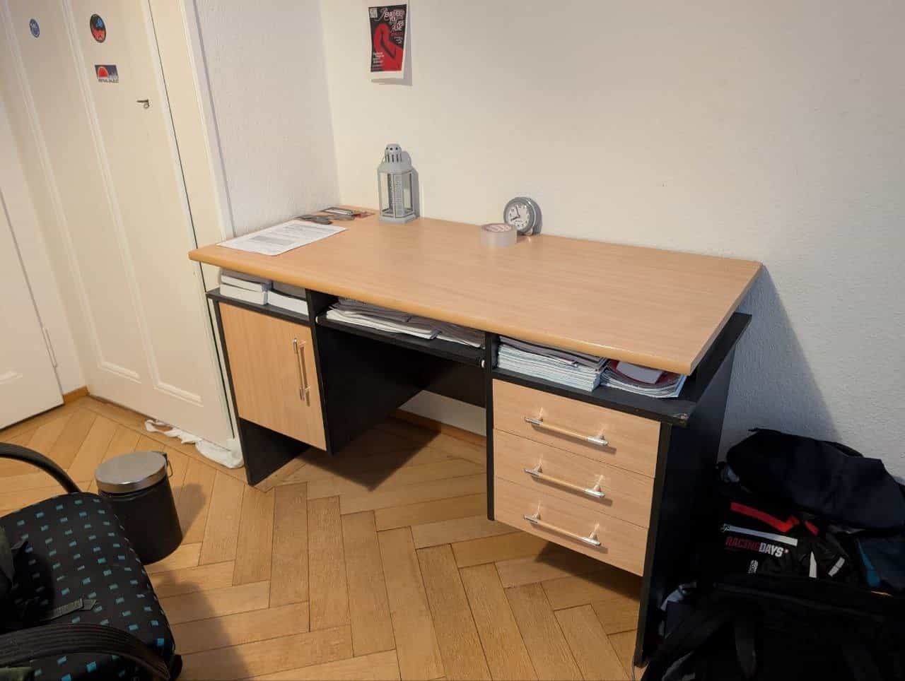 Bureau en bois à donner