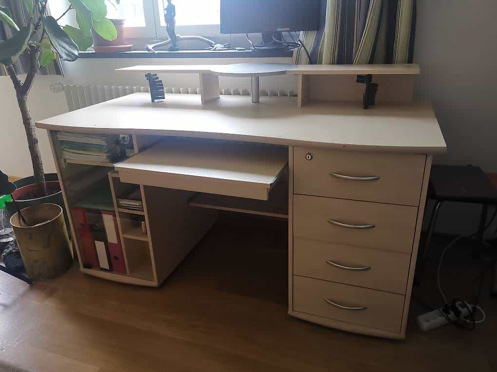 Bürotisch