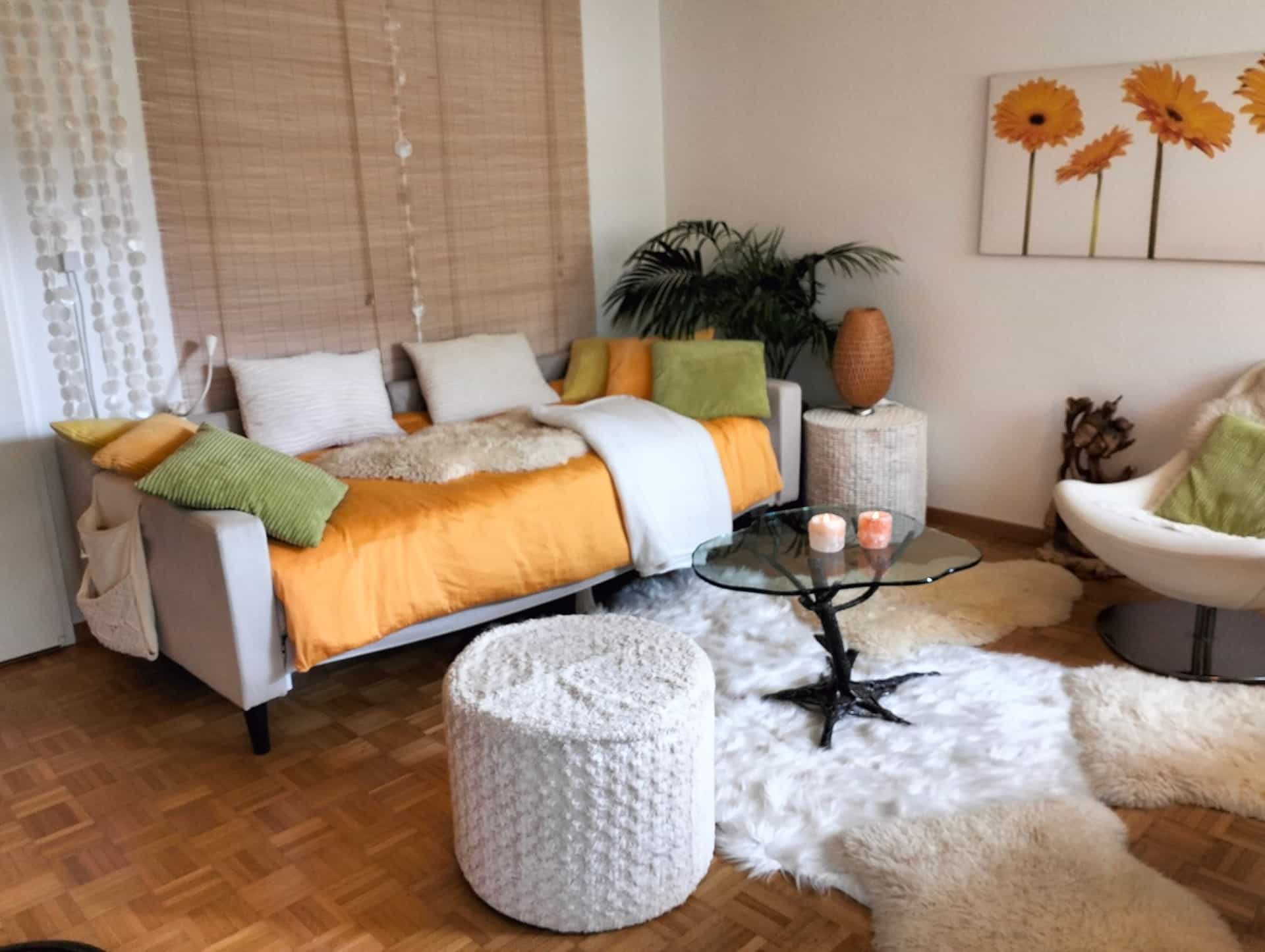 Bettsofa, Stoff beige mit Matratze 100x200cm