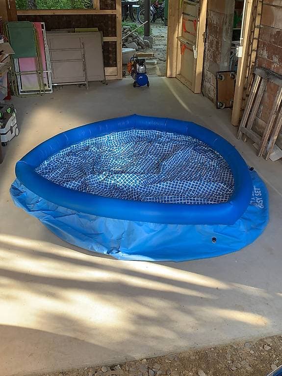 Piscine gonflable Intex Easyset à donner