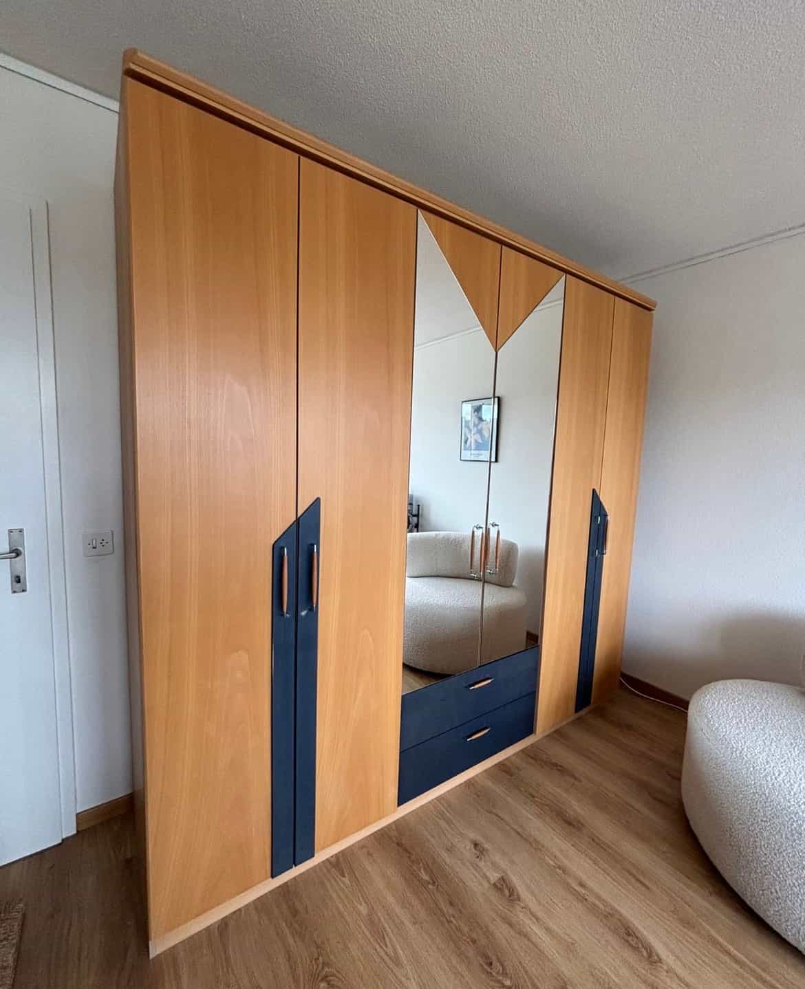 Kleiderschrank Holz mit Spiegel