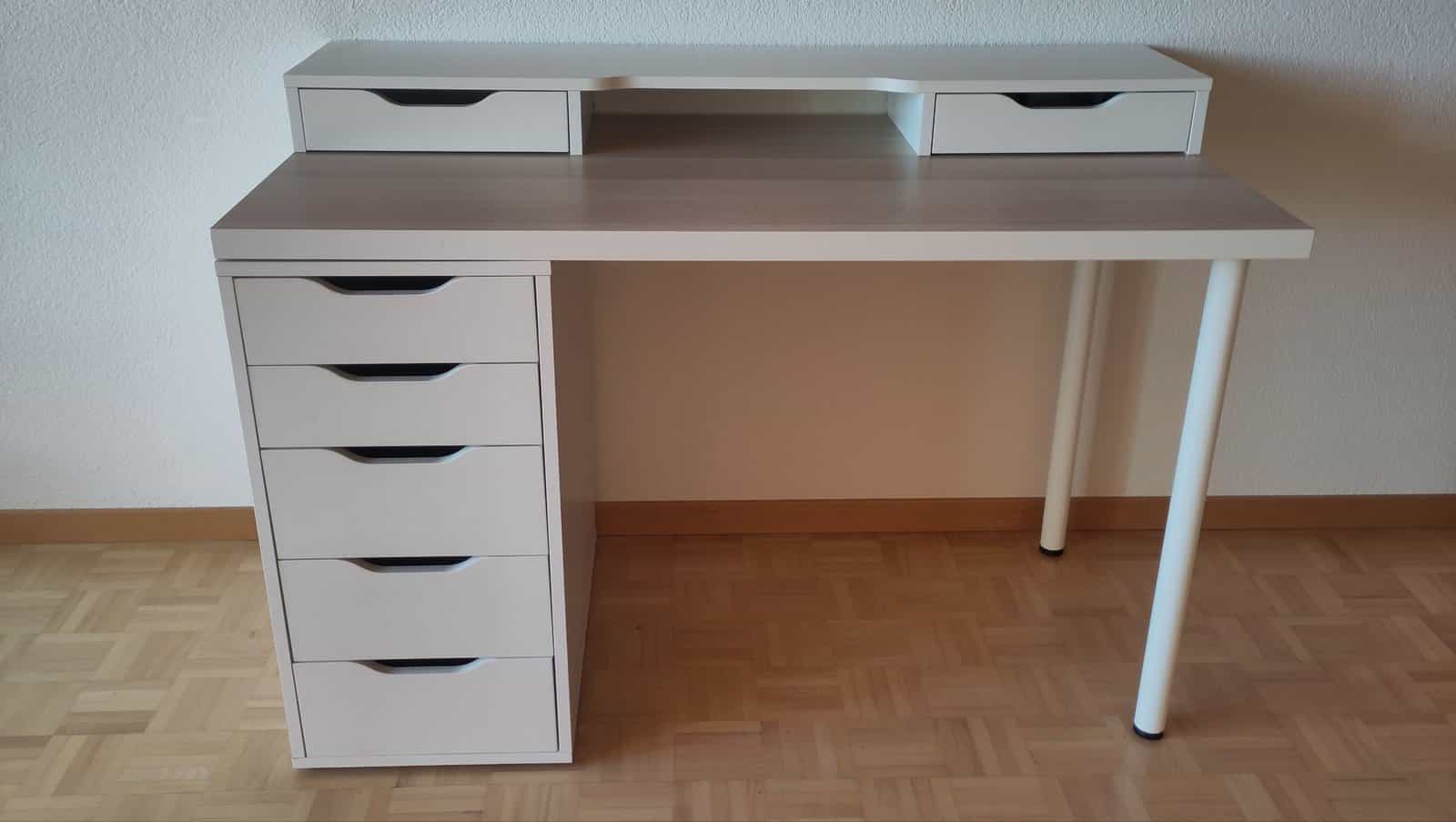 Pult / Schreibtisch weiss mit Stauraum
