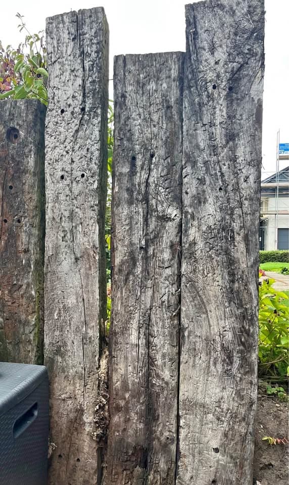 Eisenbahnschwellen/ traverses de chemin de fer;
Sichtschutz oder Deko für Garten